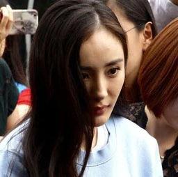 国产 杨幂醉酒视频,现场失控，网友热议  第2张