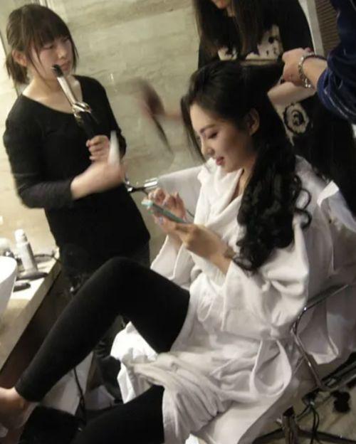 国产美女偷拍图片视频,国产美女隐私泄露事件，偷拍图片视频引发社会关注  第2张