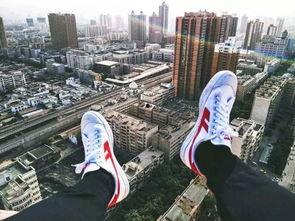 外国人抢国产鞋视频,国产鞋引发国际关注