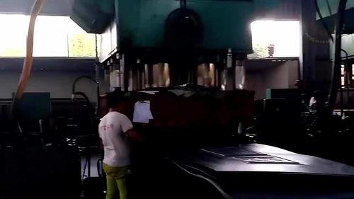 国产铁门制作过程视频,匠心独运，铸就安全之门